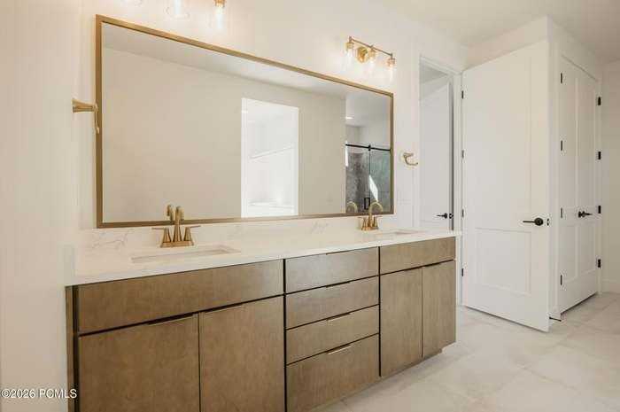 944 S Cloverfield Ct - Photo 5 of 16