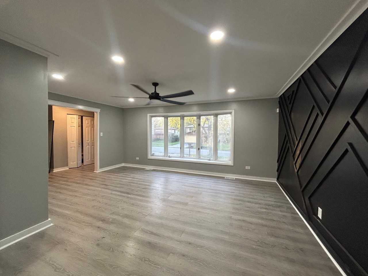 22435 Riverside Dr - Photo 2 of 15