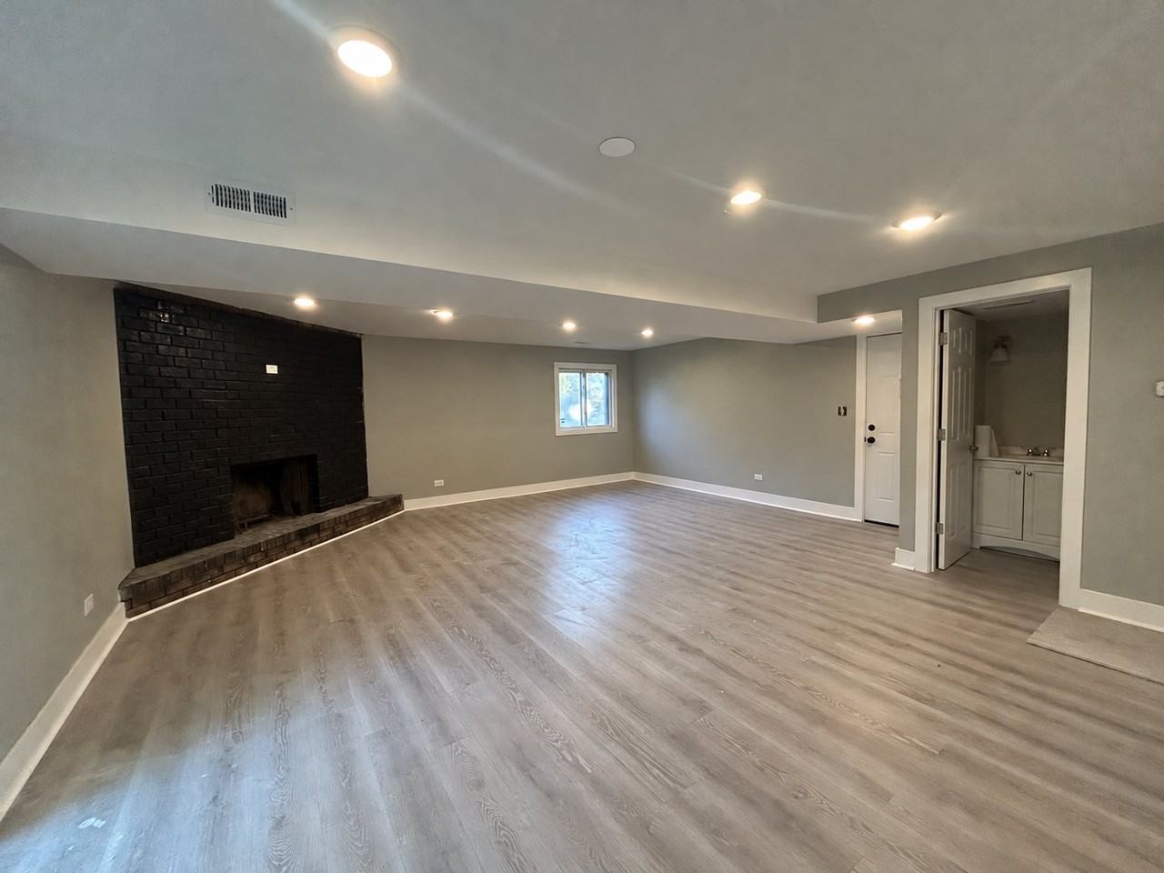 22435 Riverside Dr - Photo 3 of 15