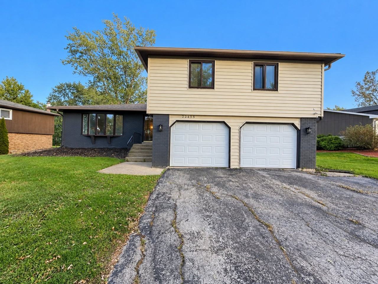 22435 Riverside Dr - Photo 4 of 15