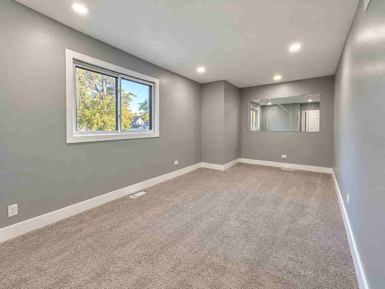 22435 Riverside Dr - Photo 5 of 15