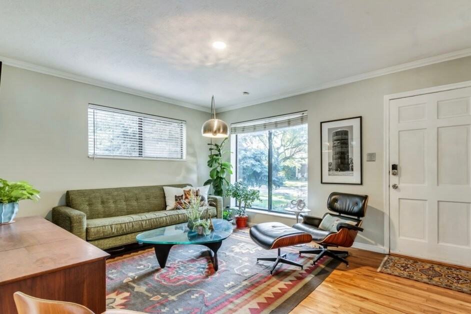 1022 W Eclipse Way - Photo 3 of 20