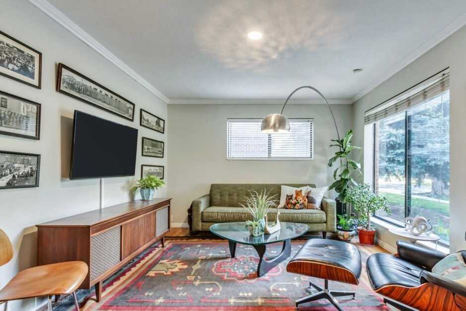 1022 W Eclipse Way - Photo 4 of 20