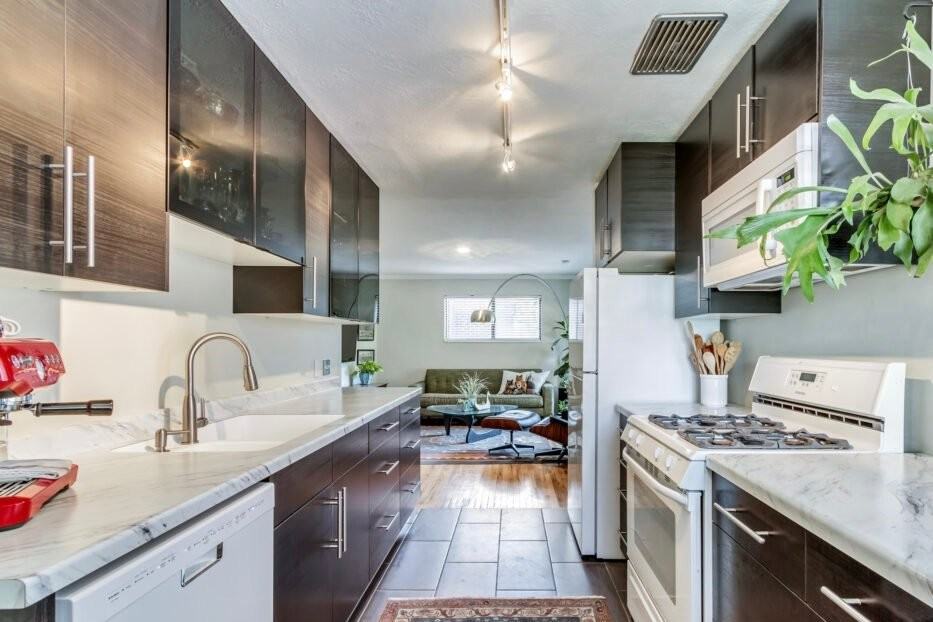 1022 W Eclipse Way - Photo 6 of 20