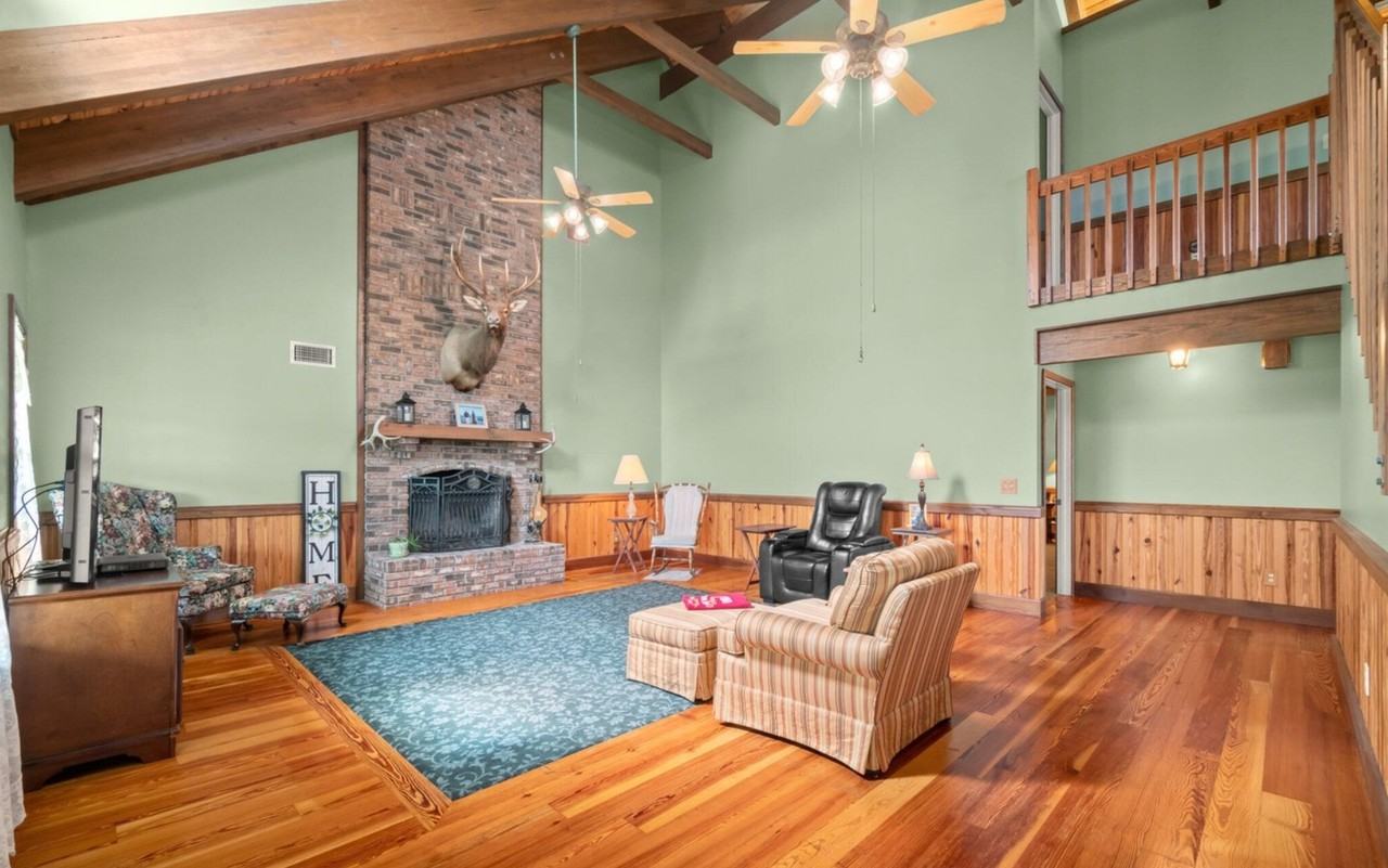 320 Wildwood Dr - Photo 2 of 20