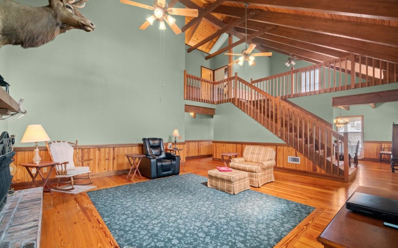 320 Wildwood Dr - Photo 3 of 20