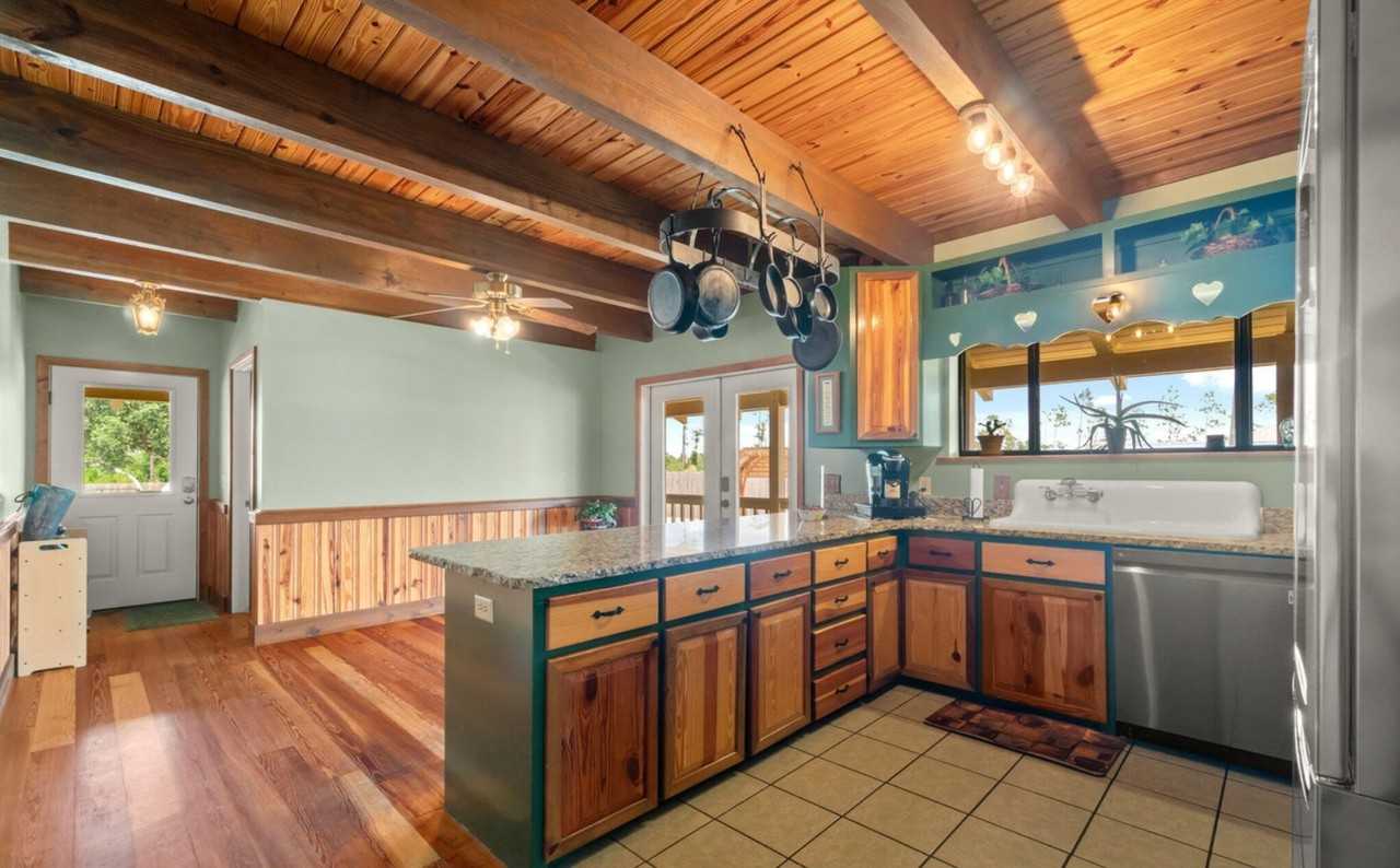 320 Wildwood Dr - Photo 5 of 20