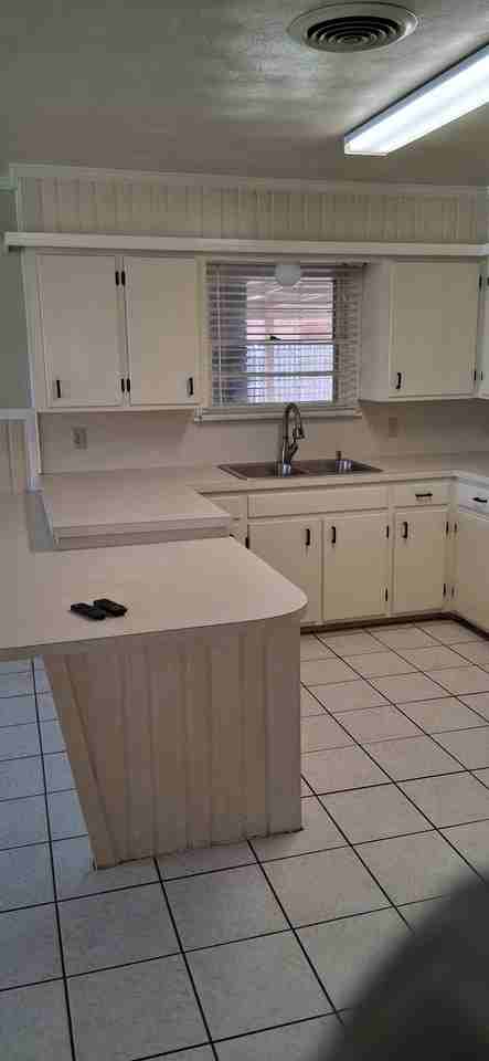 4912 11th St - Photo 7 of 19