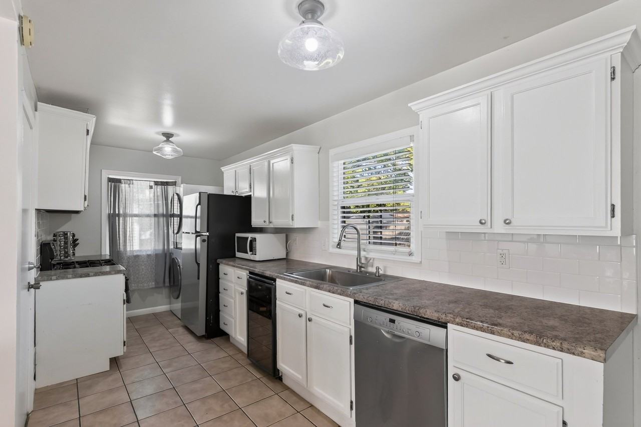 6703 N Campbell St - Photo 7 of 17