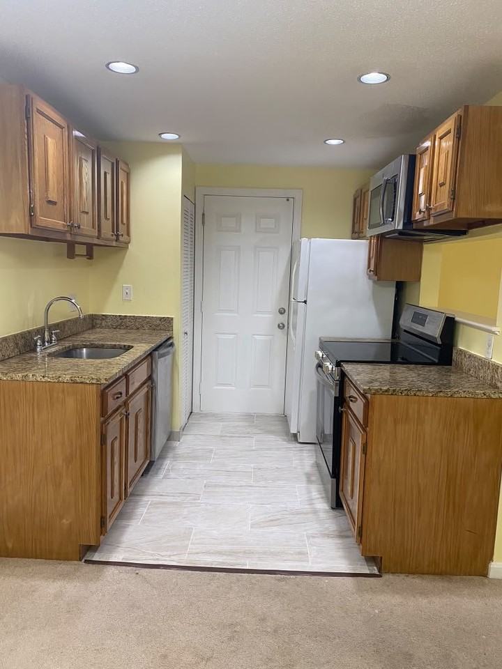 13 Walden Dr - Photo 2 of 15