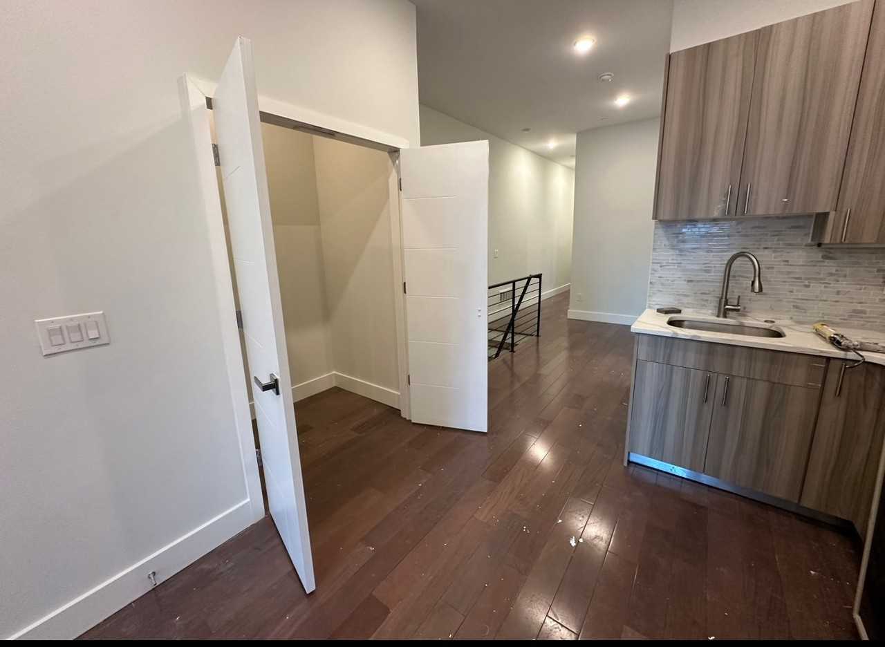 1221 N 15th St #1 - Photo 5 of 14