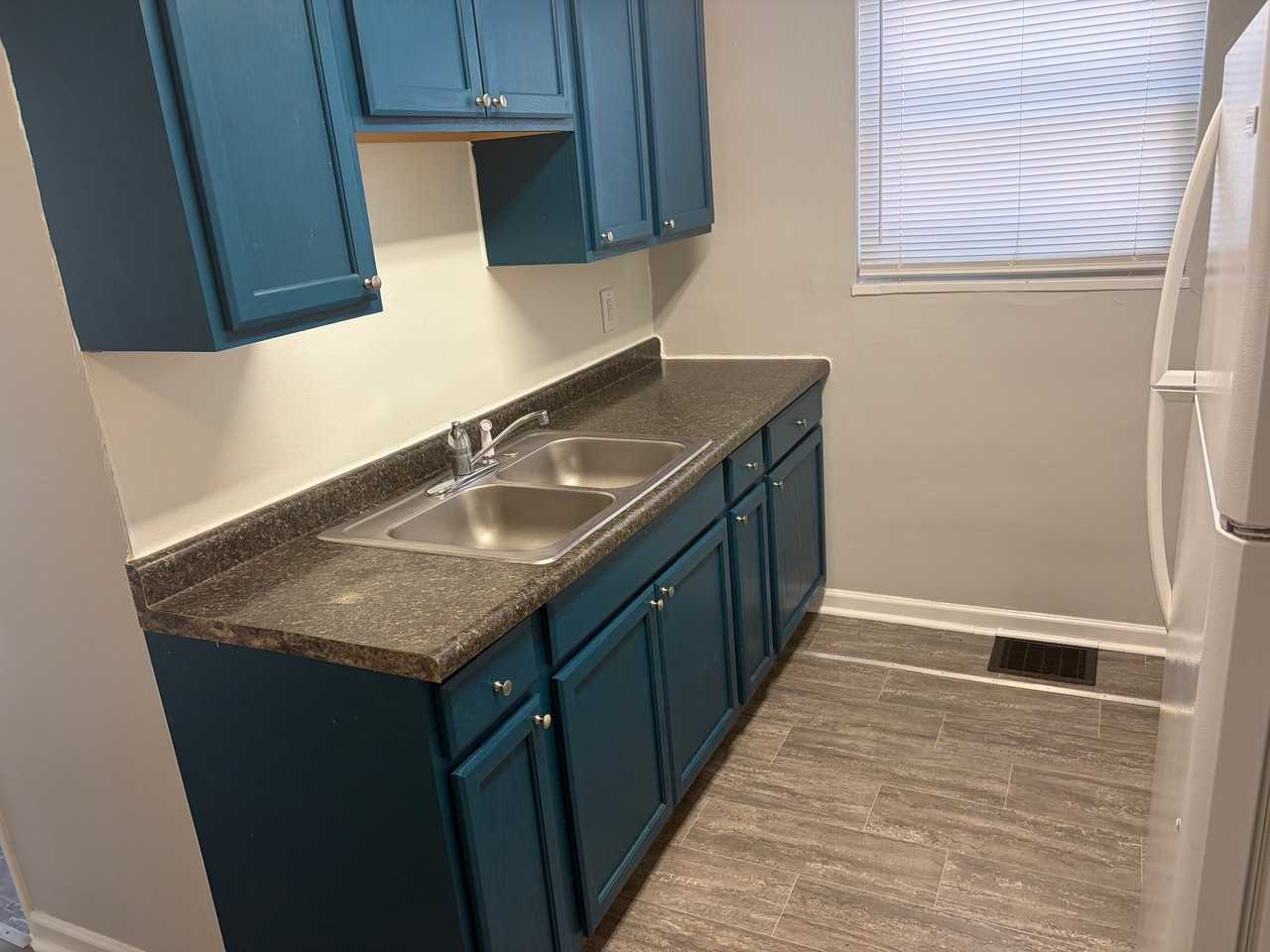420 E Siebenthaler Ave #2 - Photo 5 of 8