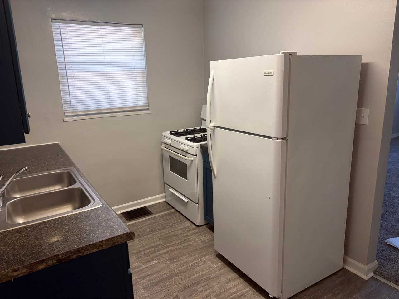 420 E Siebenthaler Ave #2 - Photo 6 of 8