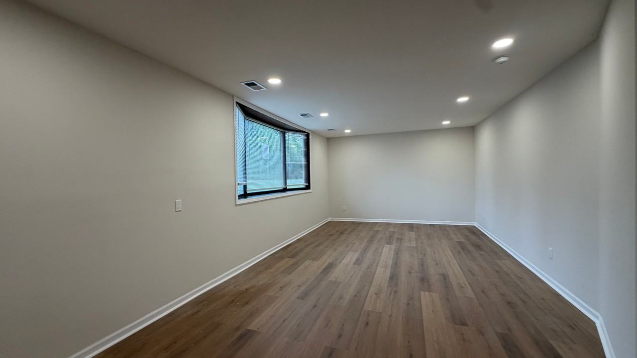619 E 13th St - Photo 6 of 13