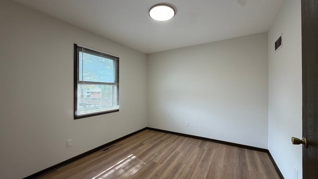 5053 W 90th Ln - Photo 4 of 14