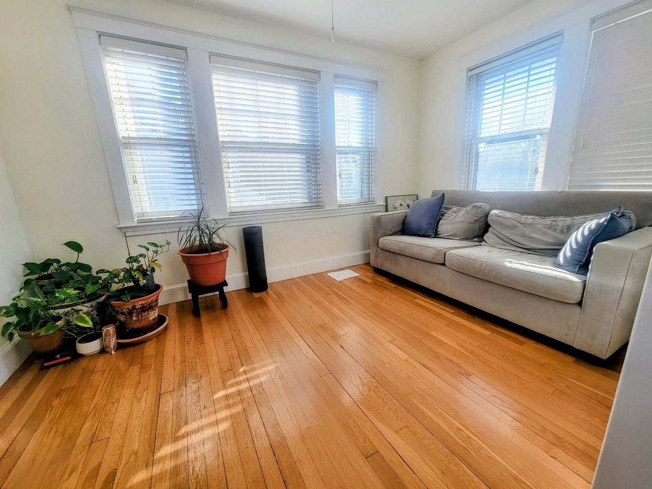 340 Common St - Photo 6 of 18
