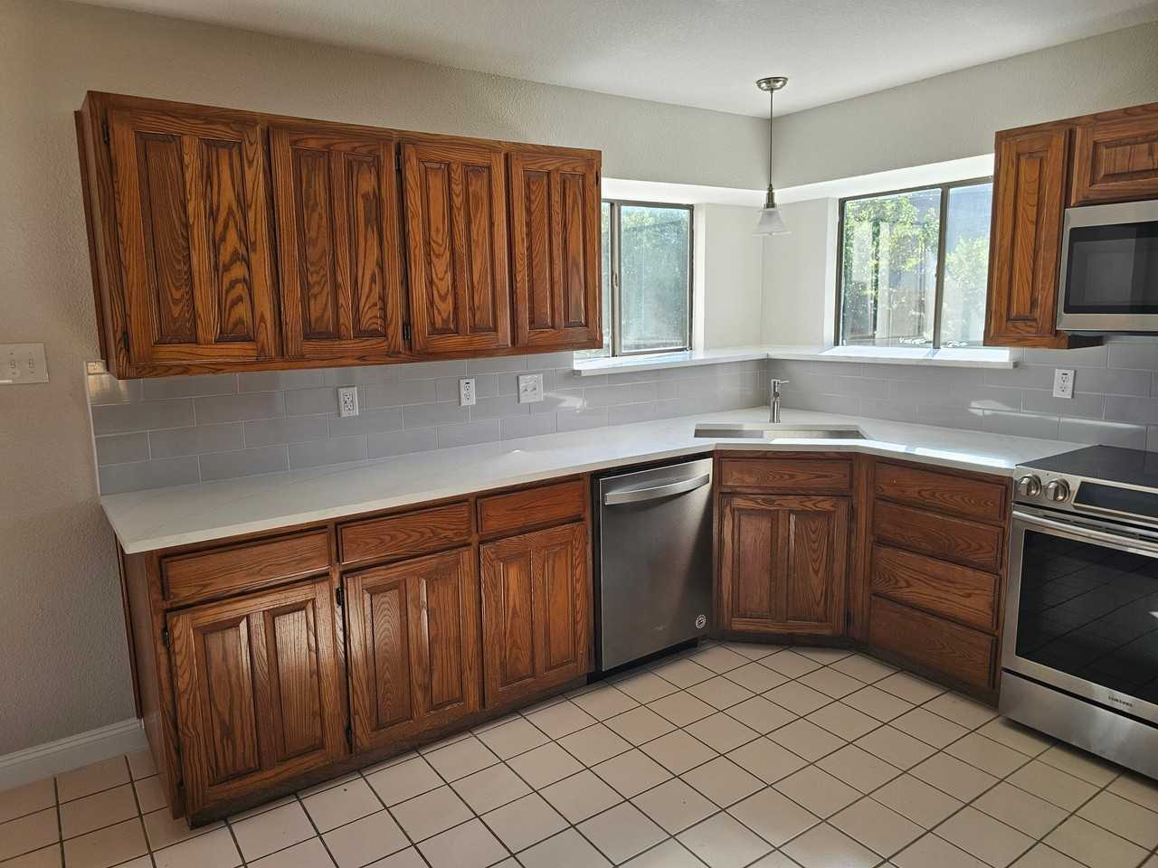 6300 Brownlee Ln - Photo 4 of 20