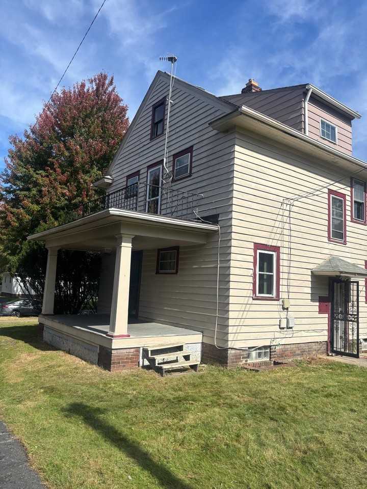 17014 Maple Heights Blvd - Photo 2 of 11
