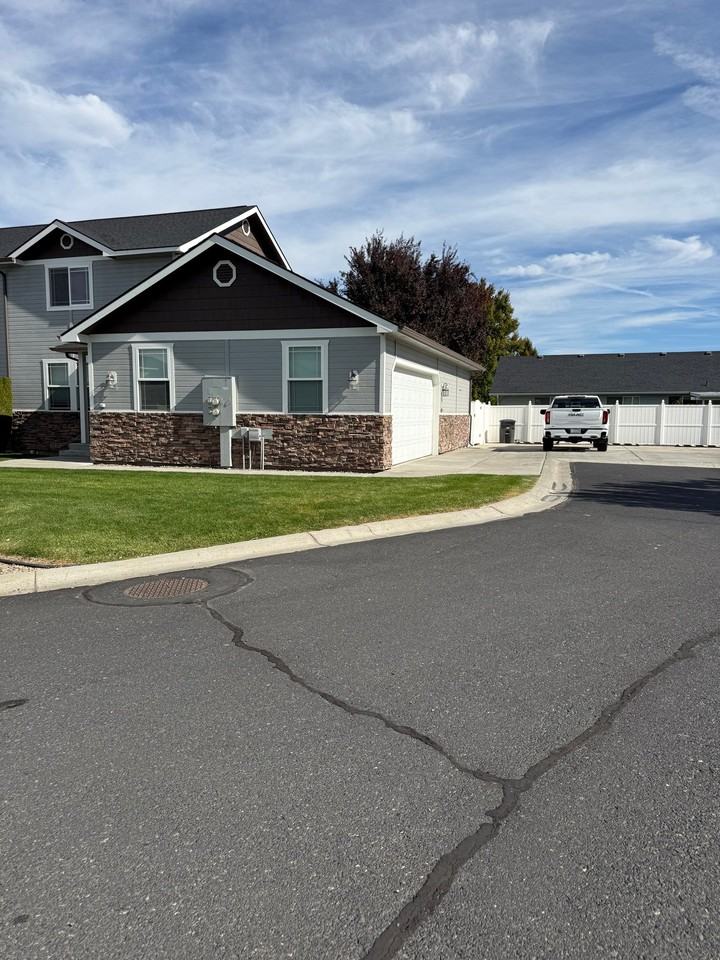 7001 Loren Pl - Photo 2 of 10