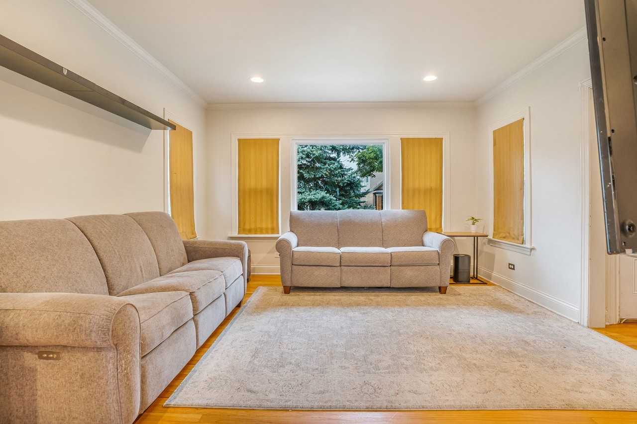 1243 Euclid Ave - Photo 5 of 19