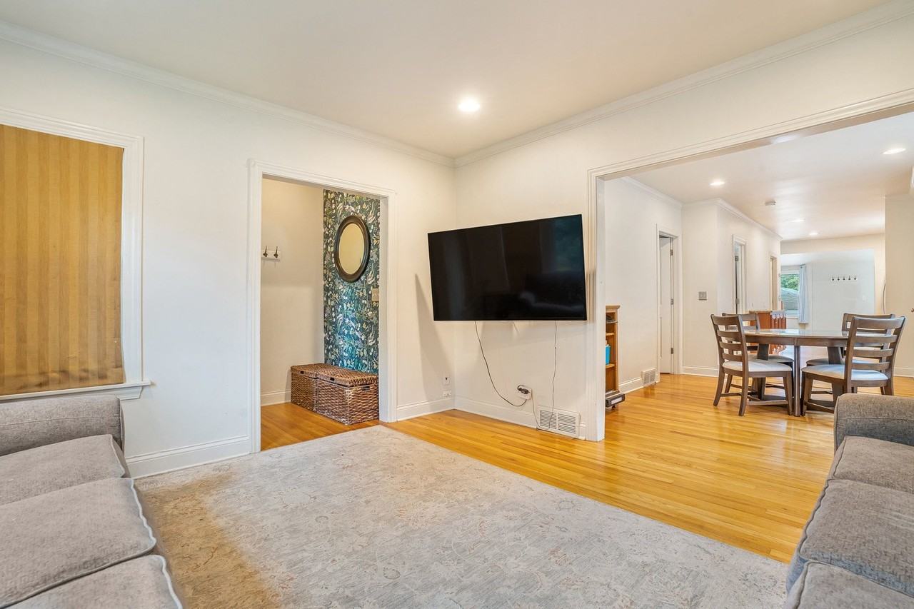 1243 Euclid Ave - Photo 6 of 19