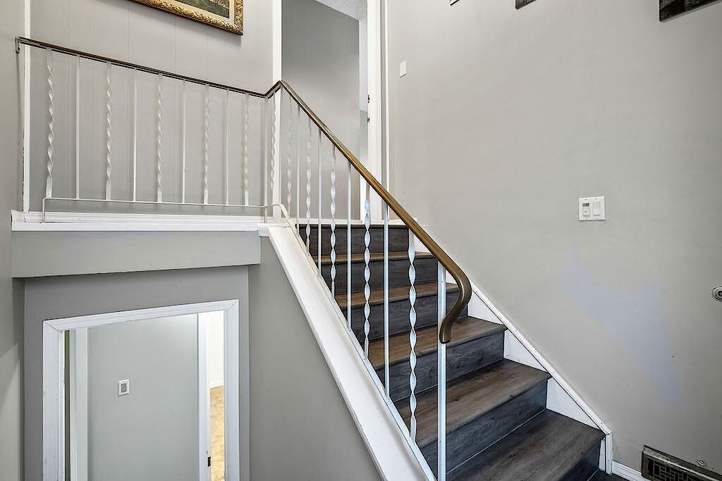 6513 A - 6513 58 Street Northwest - Photo 3 of 10