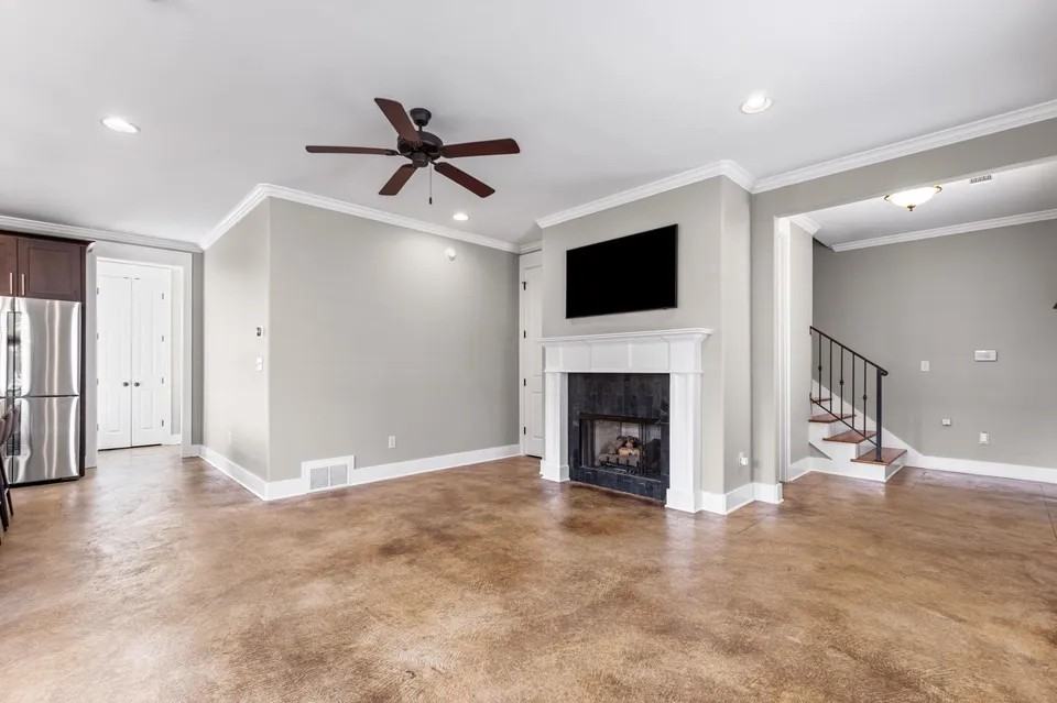 635 S Front St #NA - Photo 4 of 16