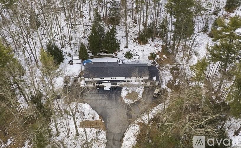 1049 Mammoth Rd #B - Photo 3 of 14