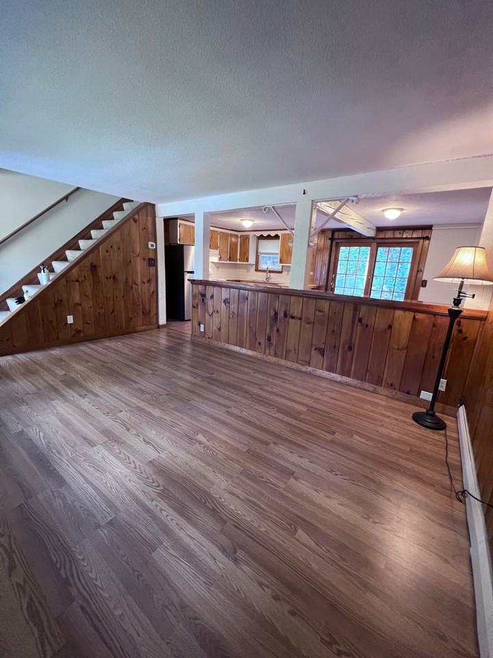 1049 Mammoth Rd #B - Photo 4 of 14