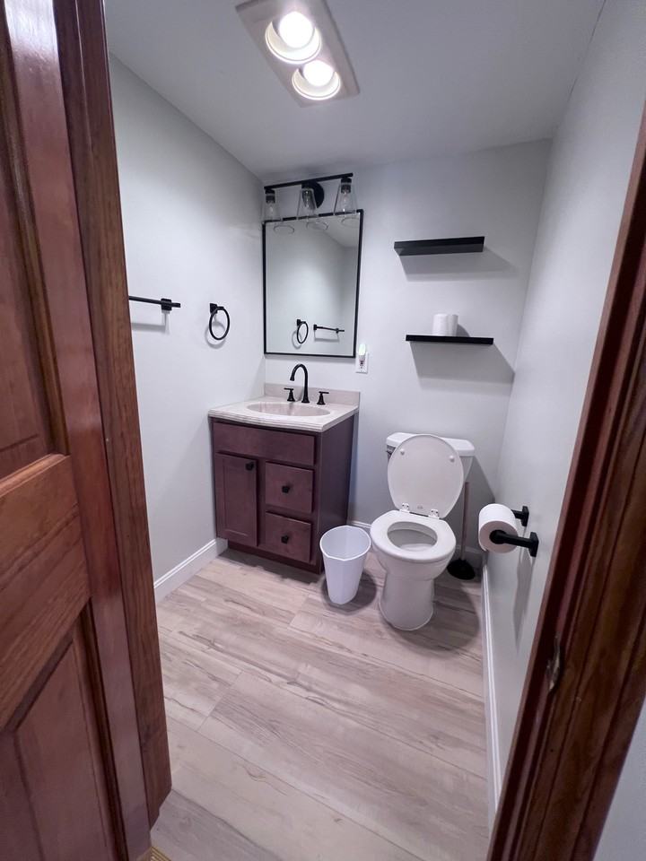 1049 Mammoth Rd #B - Photo 6 of 14