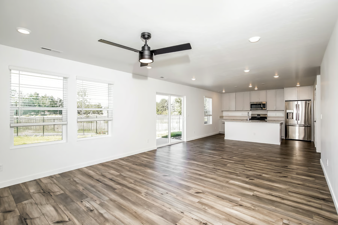 1911 E Springloyd St #NA - Photo 2 of 13
