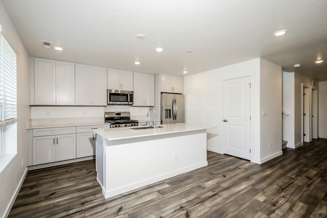 1911 E Springloyd St #NA - Photo 3 of 13