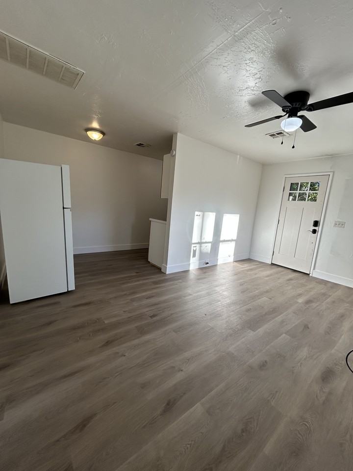 423 E Perkins Ave - Photo 2 of 12