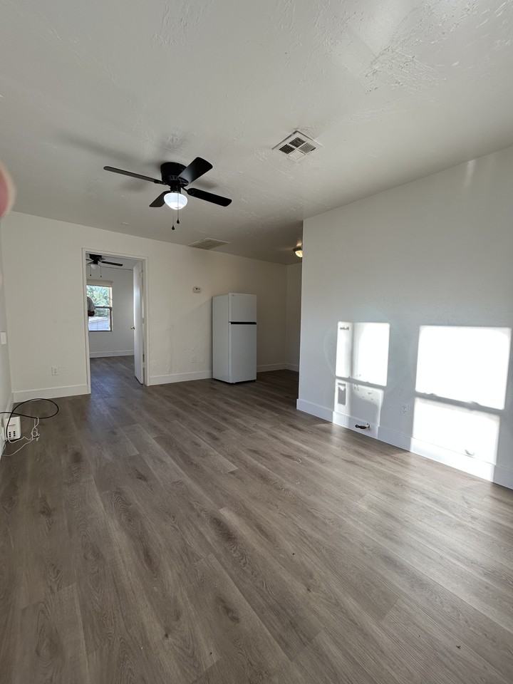 423 E Perkins Ave - Photo 3 of 12
