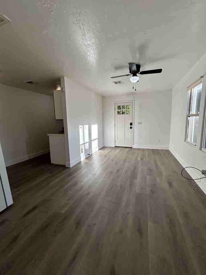 423 E Perkins Ave - Photo 4 of 12