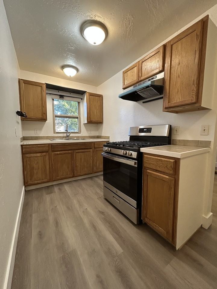 423 E Perkins Ave - Photo 5 of 12