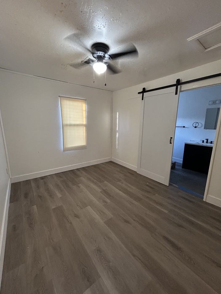423 E Perkins Ave - Photo 6 of 12