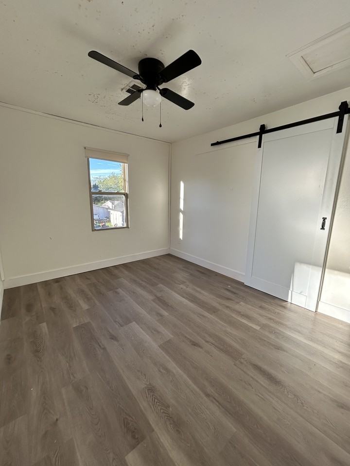 423 E Perkins Ave - Photo 7 of 12