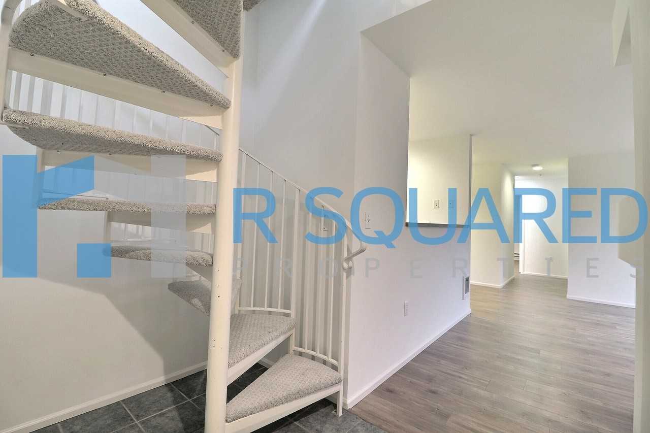 4332 9th Avenue NEUnit B #B - Photo 2 of 17
