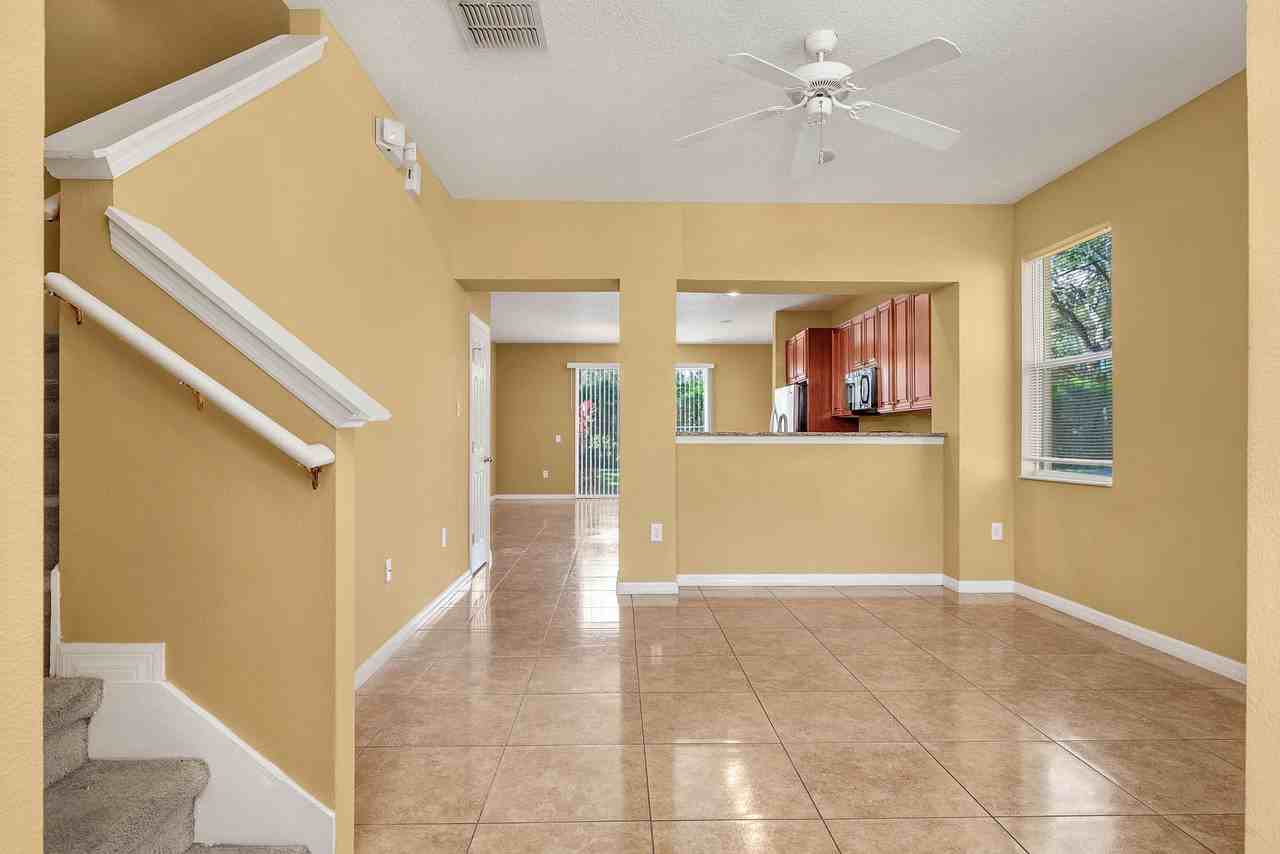 5450 Paradise Cay Cir #3 - Photo 4 of 27