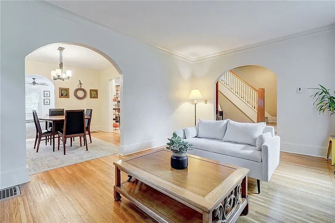 83 Dewey Ave - Photo 5 of 40