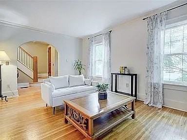 83 Dewey Ave - Photo 6 of 40