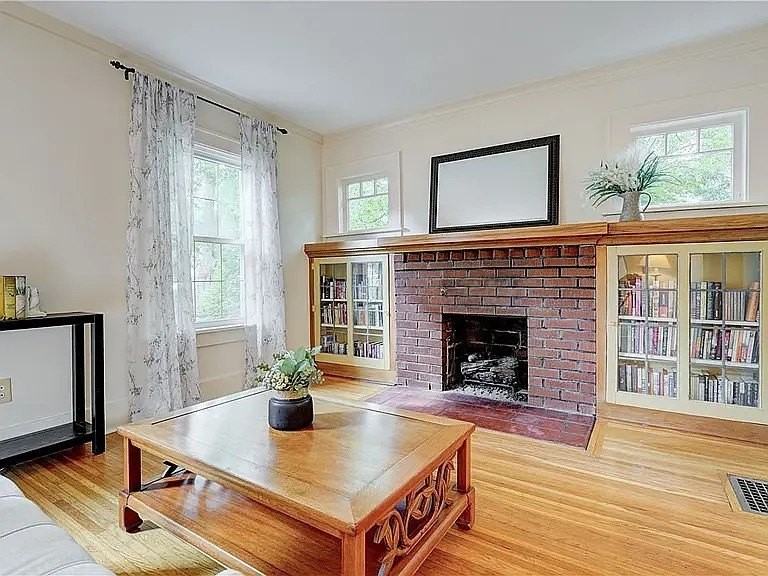 83 Dewey Ave - Photo 7 of 40