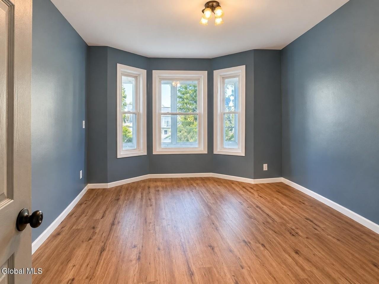 609 Crane St #1stFL - Photo 5 of 19
