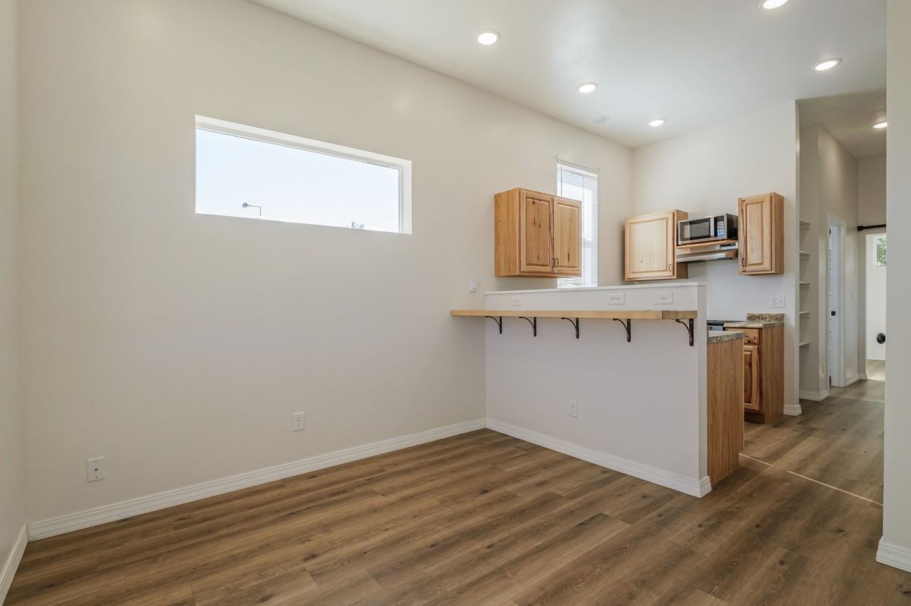 303 Mountain View St #A - Photo 3 of 10
