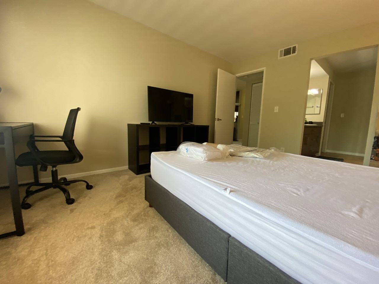 350 South San Fernando Boulevard #3-208 - Photo 7 of 10