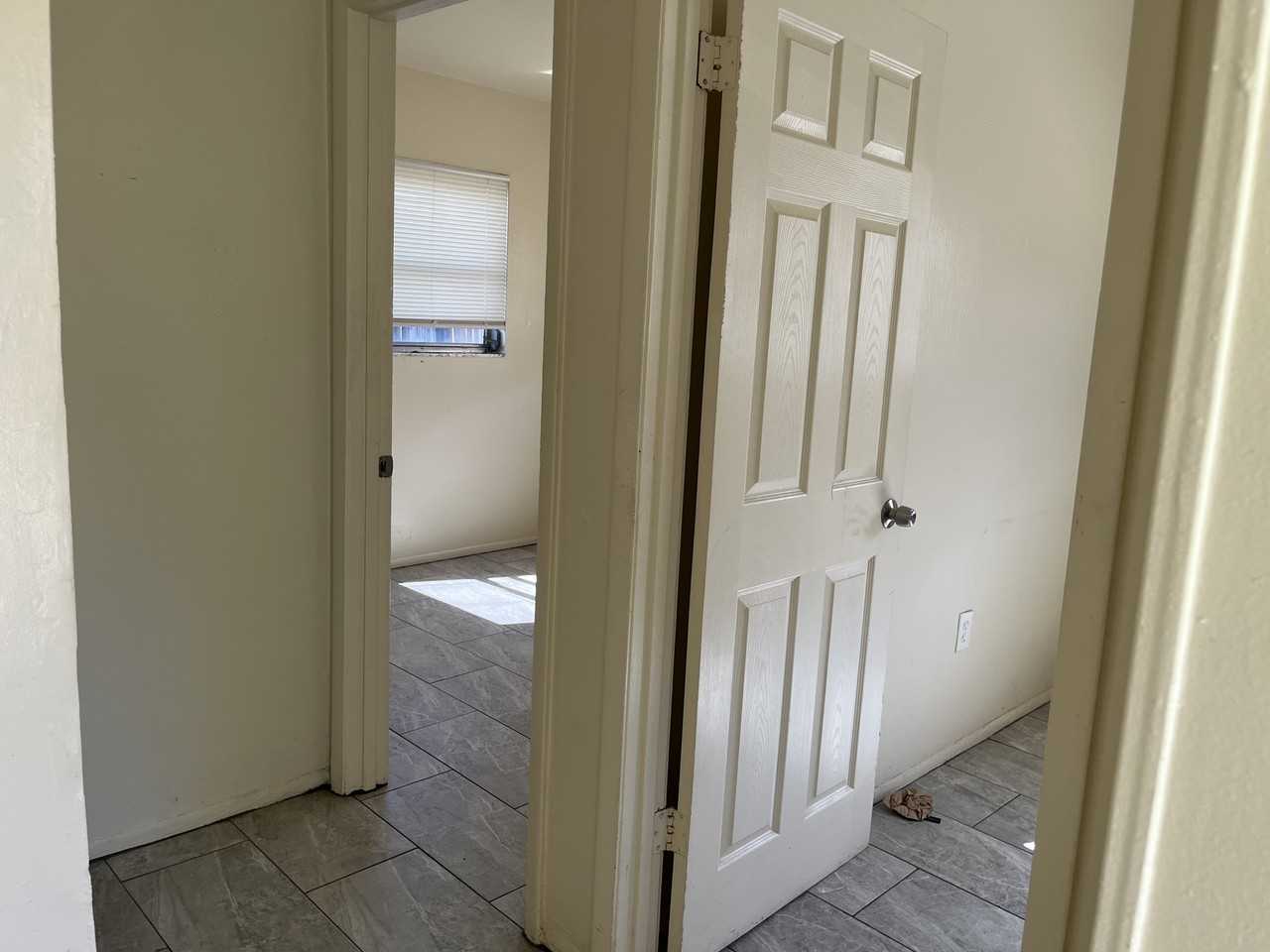 9612 N 10th St #1 - Photo 5 of 8
