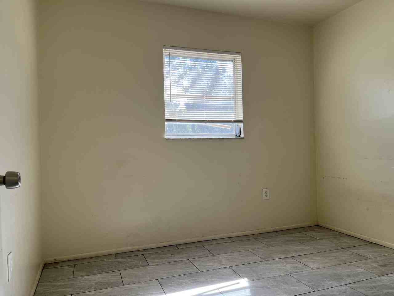 9612 N 10th St #1 - Photo 6 of 8