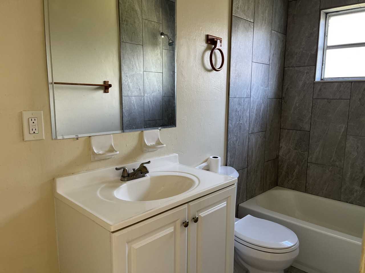 9612 N 10th St #1 - Photo 7 of 8
