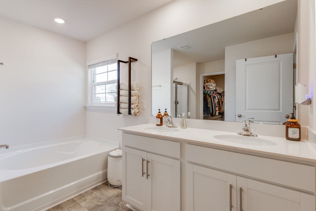 290 Carrington Dr #1 - Photo 5 of 10